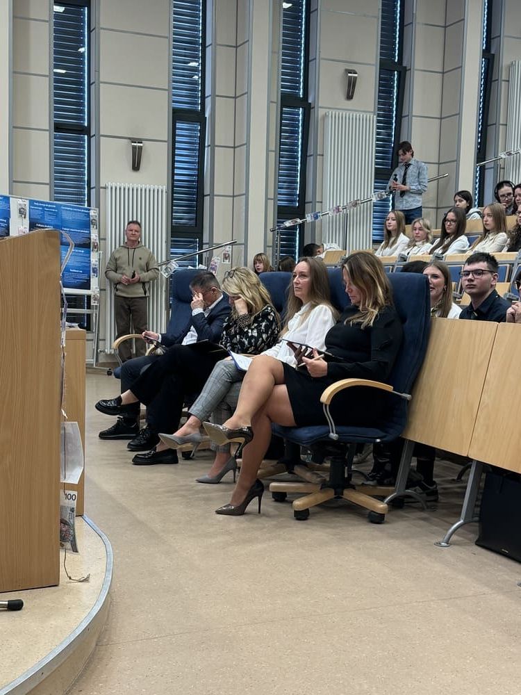 Debata na temat mediów społecznościowych w edukacji finansowej