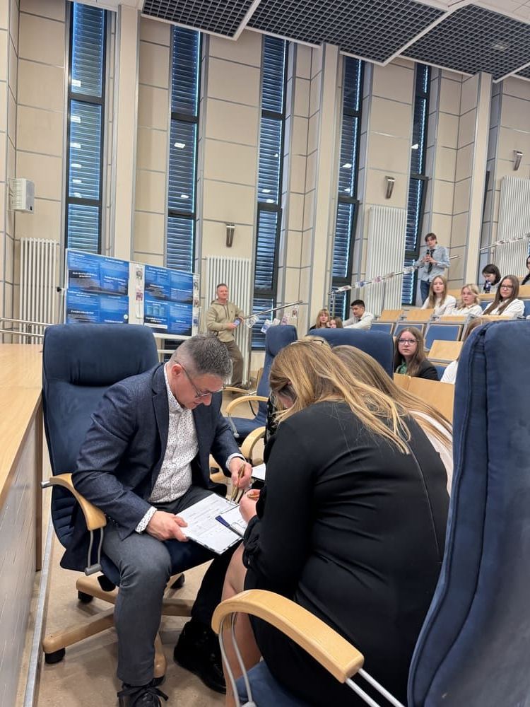 Debata na temat mediów społecznościowych w edukacji finansowej